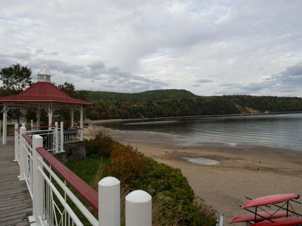 Bord de plage ville de Tadoussac au Québec