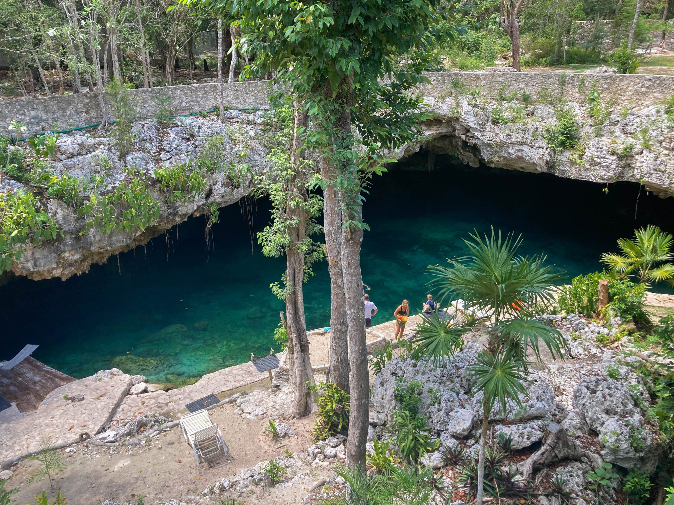 Cenote Puerta Maya au Mexique vue d'en haut