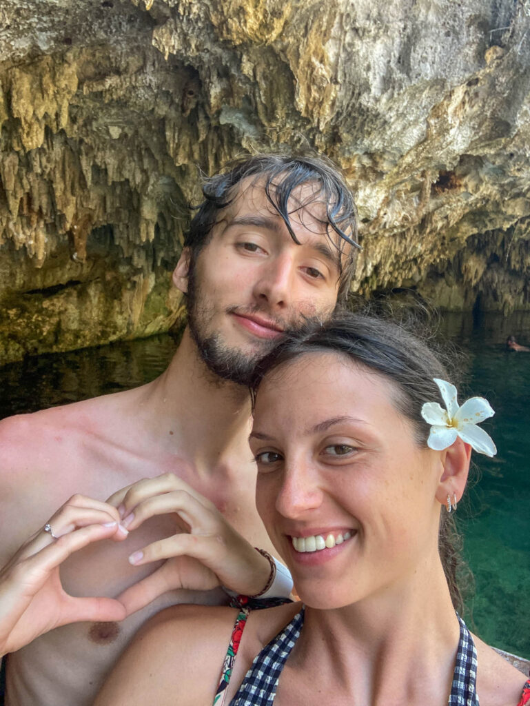 Selfie de Théo et Anna à la cénote puerta maya au Mexique